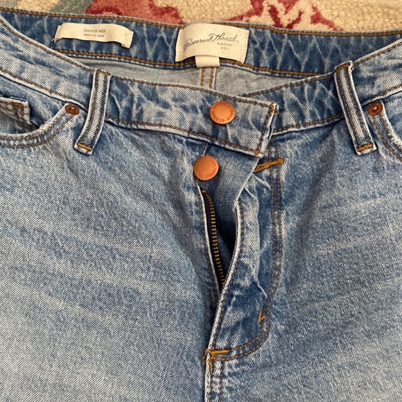 Universal Thread Double Button High Rise Shorts size 6/28R - Picture 3 of 9